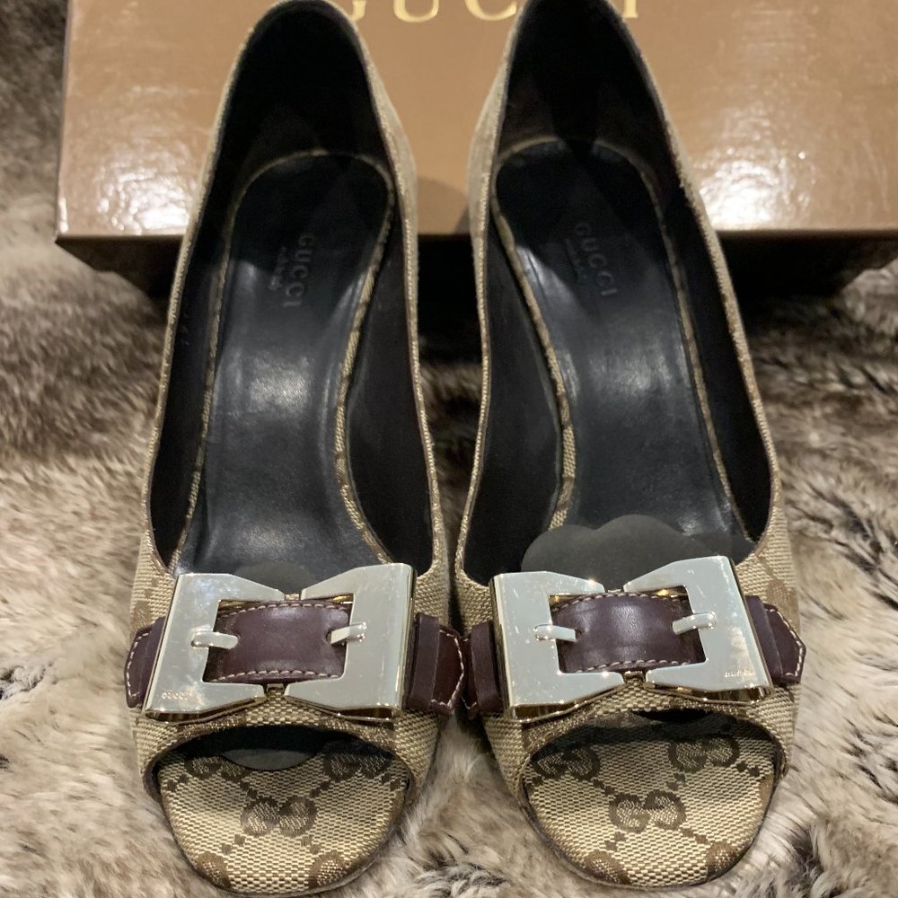 Gucci Tan and Brown Heels with Silver Buckle